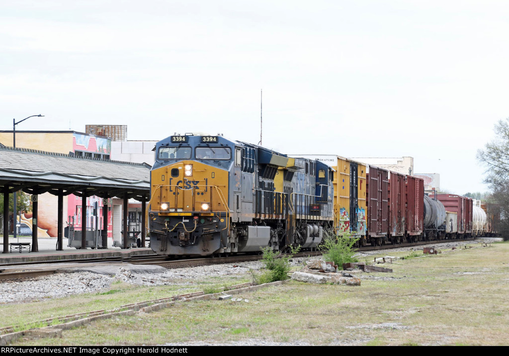 CSX 3394 leads train M409-24 southbound